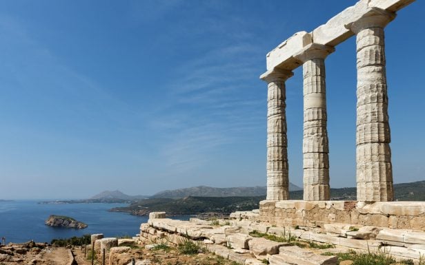 Temple of Poseidon against a backdrop of the Aegean sea, part of the Cape Sounion Private Tour from Athens with Discover Greek Culture