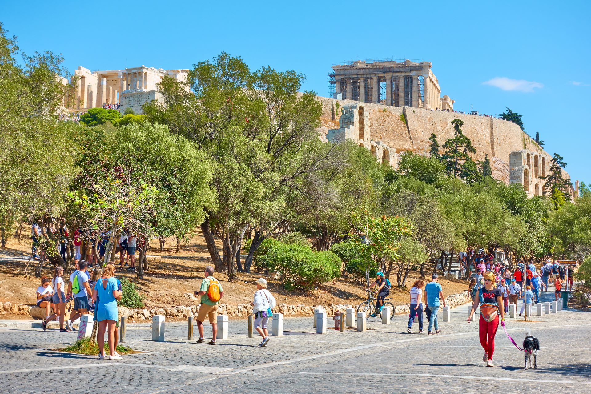 Explore the best Athens sights on foot
